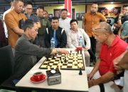Wali Kota Batam Merakyat, Bertanding Catur dan Domino Bersama Warga